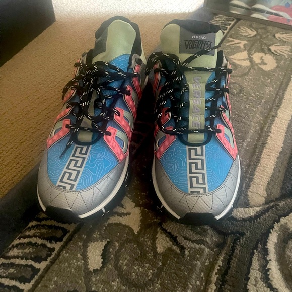 Men’s Size 11 Versace Trigreca Sneaker Almost New - Picture 1 of 4